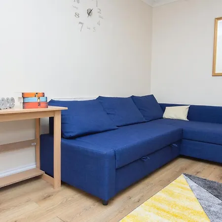 Evergreen Apartments-flat 5,