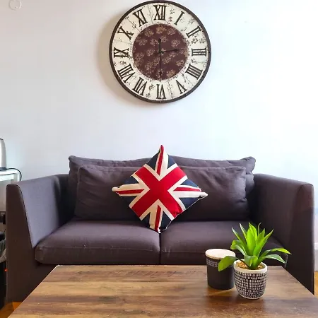 Spacious Studio In Old St Apartment London