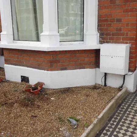 Barking Station Homestay
