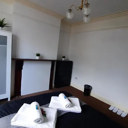 Barking Station Homestay *