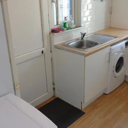 Barking Station Homestay
