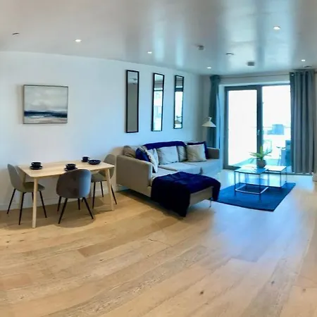 Md : Stunning 2 Bedroom 2 Bath - Royal Docks Apartment *