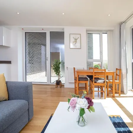 La Creme 1 Bed - Canning Town Apartment London