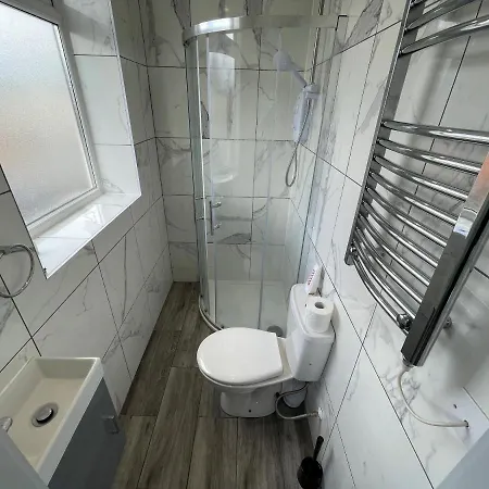 Letzi Premium Cozy Retreat Private En-suite Rooms, Heathrow Airport