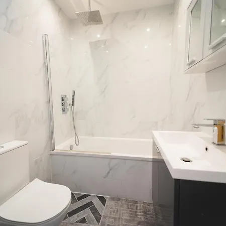 Star London Bell Lane 3-bed Haven Apartment Hendon