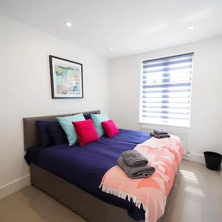 Star London Bell Lane 3-bed Haven Hendon