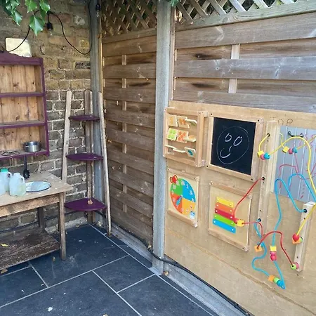 Three Bedroom Family With Garden In Walthamstow * London