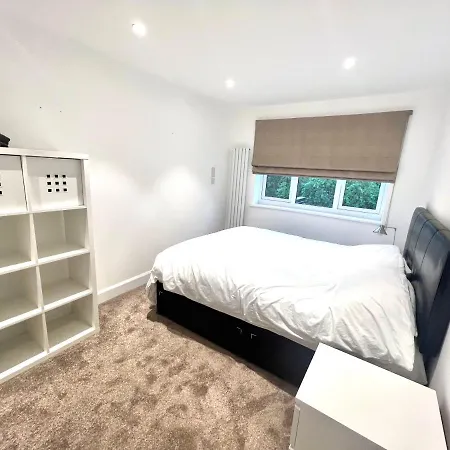 Holiday home Huge Modern Family London