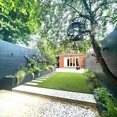 Huge Modern Family London Holiday home