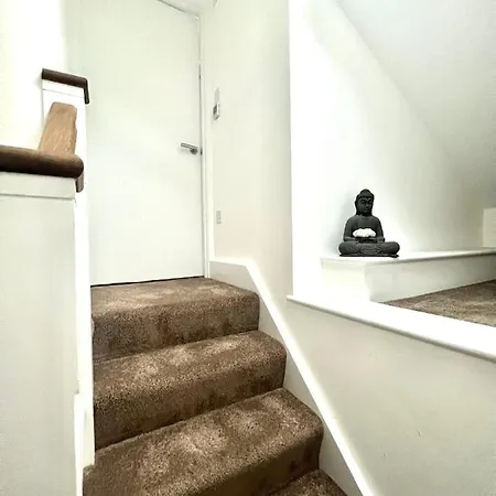 Holiday home Huge Modern Family London