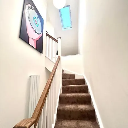 Huge Modern Family London Holiday home *