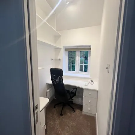 Huge Modern Family London * Finchley