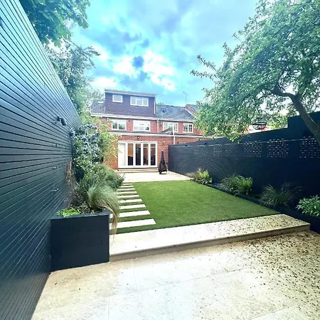 Casa vacanze Huge Modern Family London Finchley