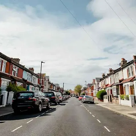 Near Tottenham Hotspur Stadium Homestay