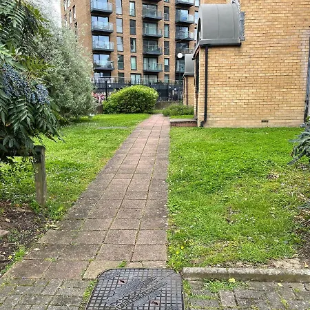 Surrey Docks Se16 Near Canada Water N Easy Access Canary Wharf Apartment