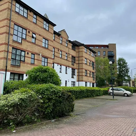 Surrey Docks Se16 Near Canada Water N Easy Access Canary Wharf