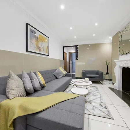 Baker Street Apartment London