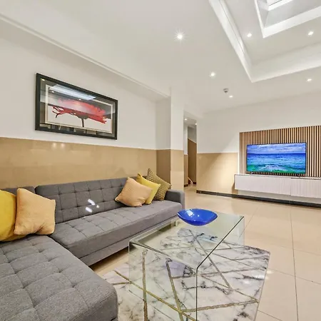 Baker Street Apartment *