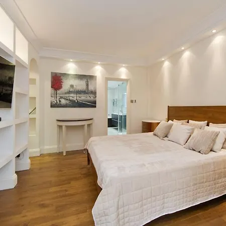Huge Hyde Park Of Ca. 300 Sqm *
