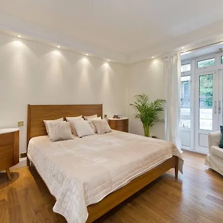 Huge Hyde Park Of Ca. 300 Sqm London