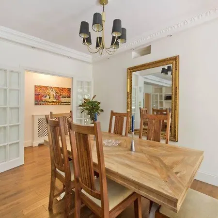 Huge Hyde Park Of Ca. 300 Sqm Apartment *