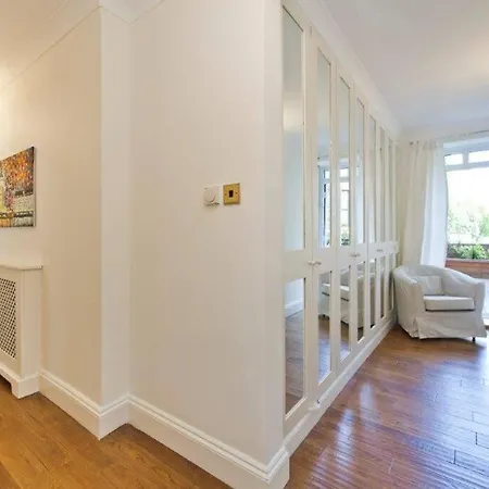 Huge Hyde Park Of Ca. 300 Sqm *