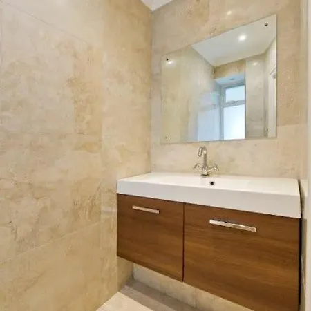 Huge Hyde Park Of Ca. 300 Sqm