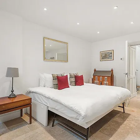 Veeve - Heart Of Hampstead London