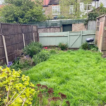 Apartment Charming Garden Flat With A Free Parking Ealing