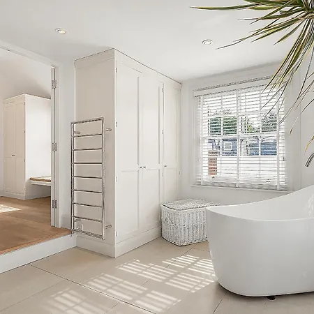 Veeve - Heart Of Hampstead London