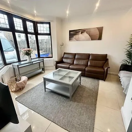 Holiday home 5 Bedroom House Se6 London