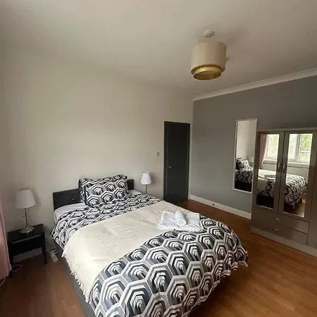 Holiday home 5 Bedroom House Se6 London