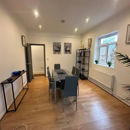 5 Bedroom House Se6 * London