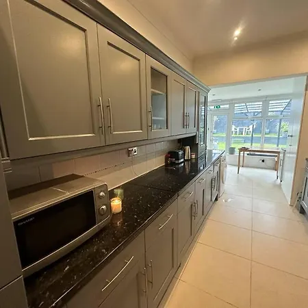 5 Bedroom House Se6