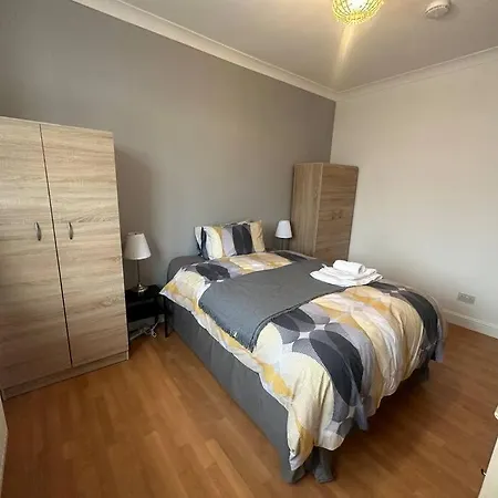5 Bedroom House Se6 * London