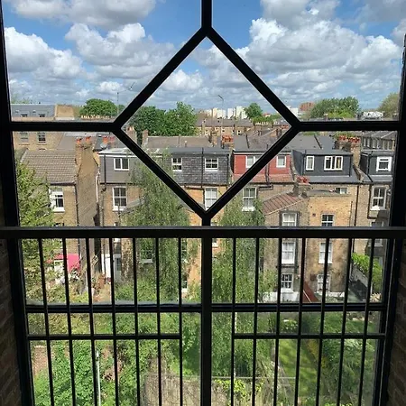 Apartment Lovely In Victoria Park Village London