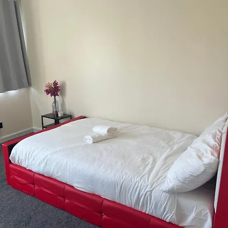 Stunning 3 Bedroom Property- Large