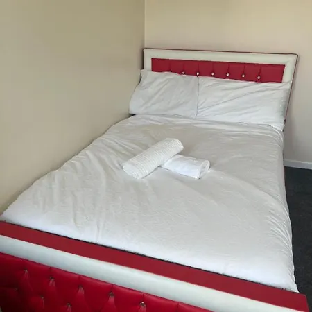 Stunning 3 Bedroom Property- Large *