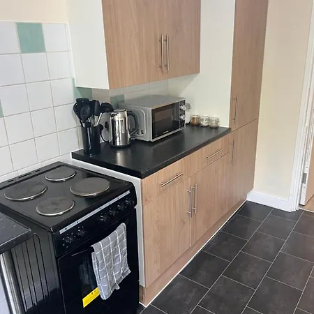 Stunning 3 Bedroom Property- Large *