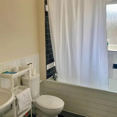 Stunning 3 Bedroom Property- Large Homestay