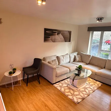 Apartment A Beautiful One Bedroom Within The Heart Of London..fully Furnished Close To Social Amenities.. London