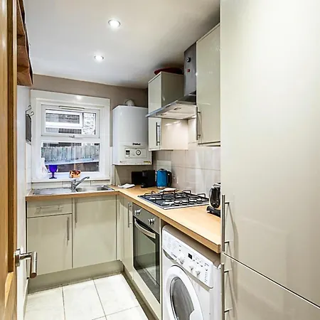 Apartment Charming Acton Dollhouse London