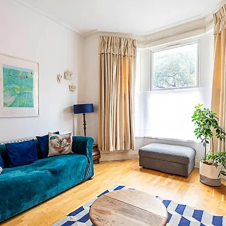 Charming Acton Dollhouse Apartment London