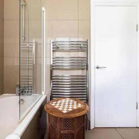 Cosy 1 Bedroom Flat Centrally Located In Chelsea Apartment *