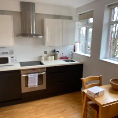 Central Flat In Putney *