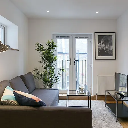 Apartment The Greyhound Fulham Lodge London
