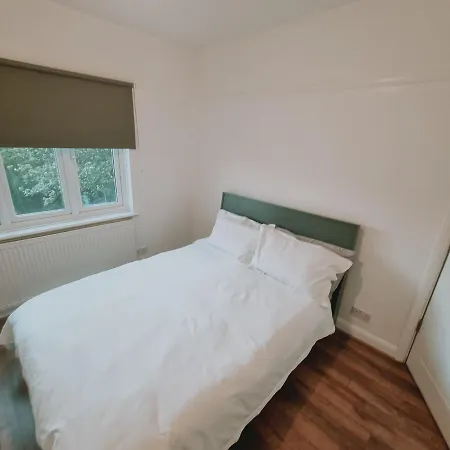 Spacious Private In Vibrant South London