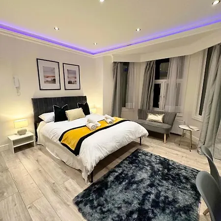 Apartment In Kensington