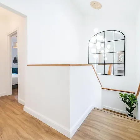 House 10 Mins To Tower Bridge Hot Tub & Parking London