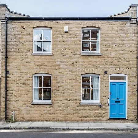 House 10 Mins To Tower Bridge Hot Tub & Parking Holiday home *